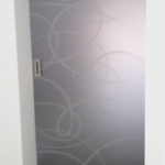 porta scorrevole vetro satinato stile moderno